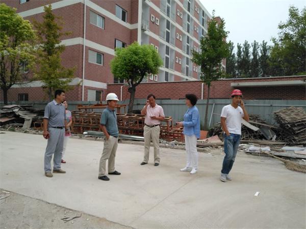 李丽华院长现场指导工作1.jpg 李丽华院长现场指导工作1.jpg